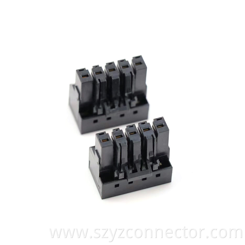 Plug in male seat